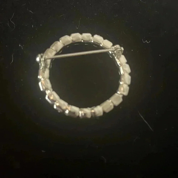 Vintage Rhinestone circle Brooch - Picture 2 of 2